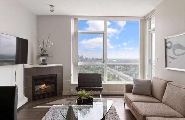 Newly Furnished 2BD, 2BA Condo with Pool and Stunning View!