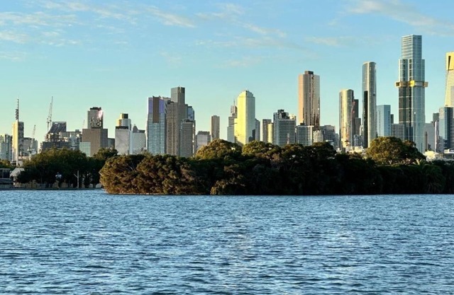 Newly Furnished Toorak Escape 3BR Garden