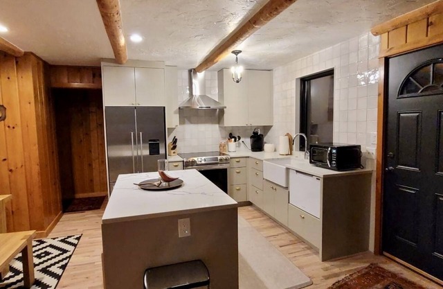 Newly remodeled mountain cabin near Estes Park and Lyons!
