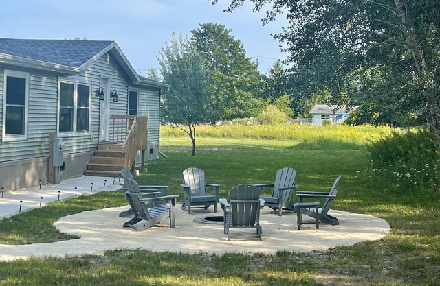 Newly Remodeled Sturgeon Bay Home - Fire Pit