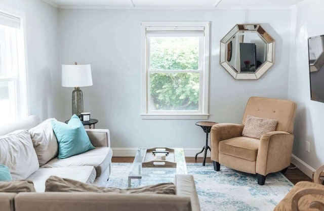 Newly Renovated 2BR/1BA | Walk to Beach & Thames