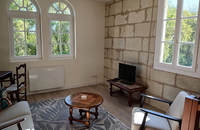 Newly renovated bungalow in a park near the center of Saumur