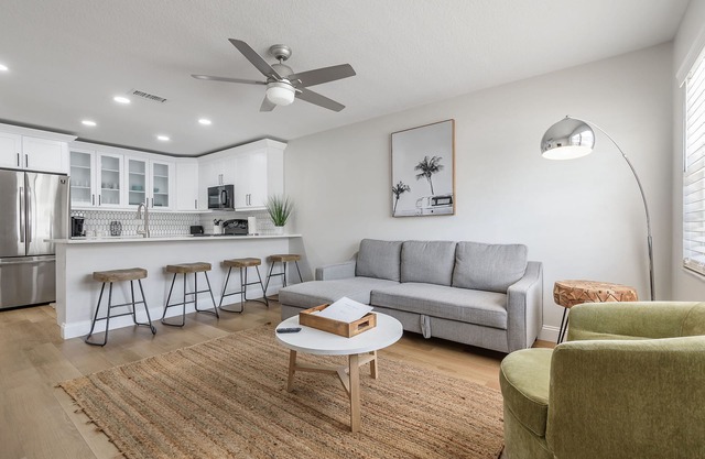 Newly Renovated Condo in Apollo Beach !