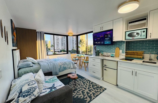 Newly Renovated Cozy Beach Vibes Central Waikiki Location & Modern Comfort
