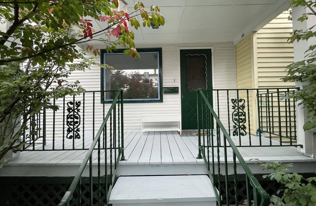 Newly renovated downstairs 3 bed apartment for working traveling professionals