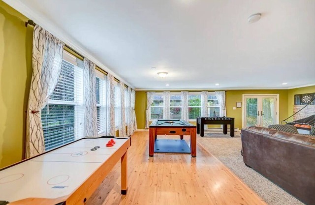 Newly renovated, game room, skiing, sauna, water parks, golf.