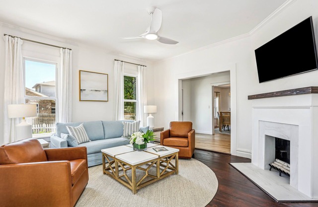 Newly Renovated, Luxury East Hill Home Next to Bayview Park. 15 min to the Beach