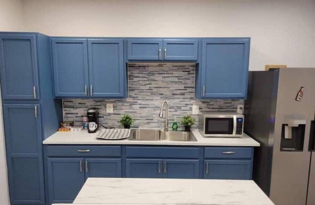 Newly Renovated Modern 2bd/2 FullBath aprt 3Beds/Futon