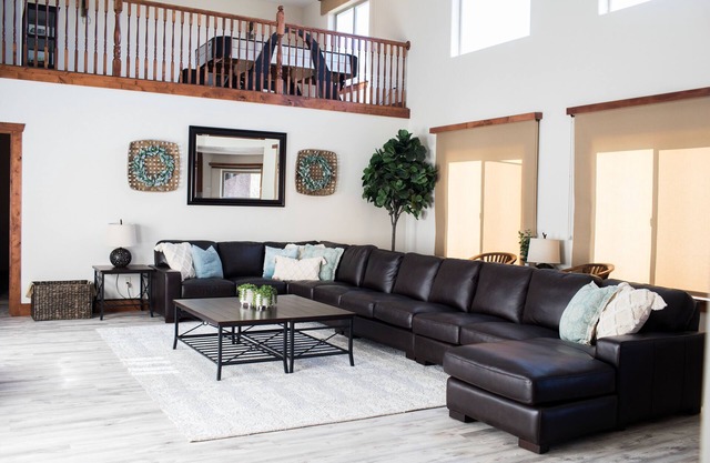 Newly renovated spacious home, Hot Tub. Prices reduced on '25 summer dates left!