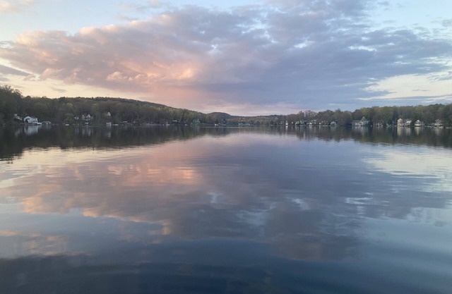 Newly renovated year-round LAKEFRONT rental on Highland Lake! Sleeps 8-9!