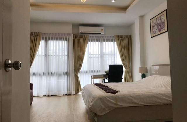 Newly Townhouse in Huai Khwang W/4 King Beds