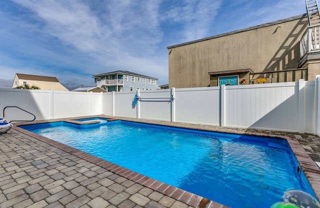 Newly Updated Property Private Pool/Billiards/Shuffleboard/Media/150ft to Beach