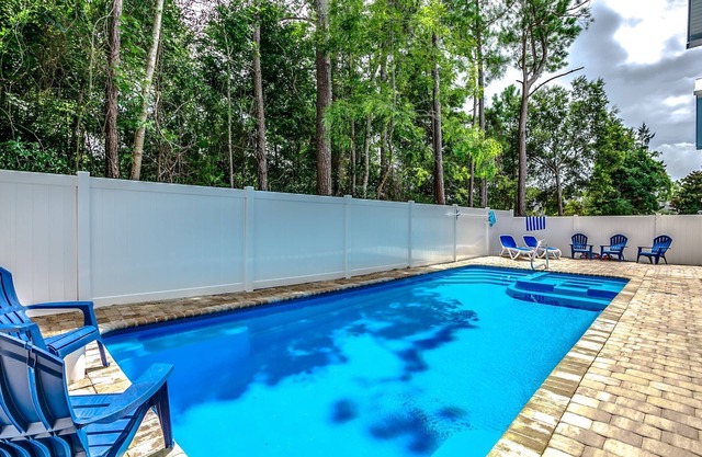 Newly Updated Stand AlonePropertyPrivatePool/Spa/Large Kitchen/Billiards/Parking