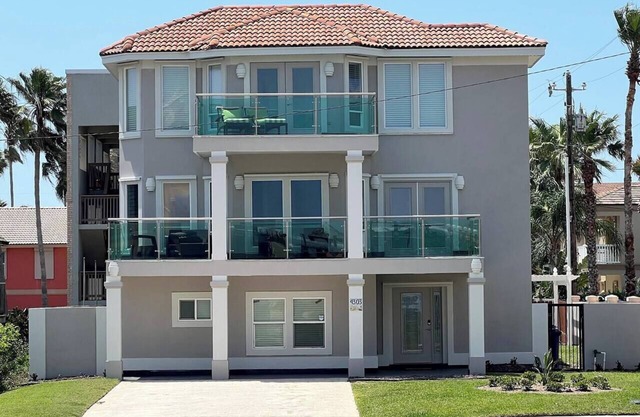 NewRenovation/modern,Beachview,EVchargerHeatPoolJacuBilliard