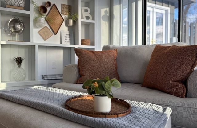 Next to Spearfish City Park, Spearfish Canyon and Downtown. Private Hot Tub!