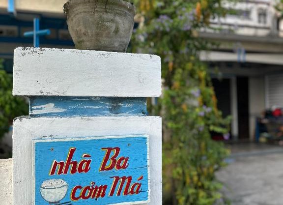 nhà Ba cơm Má
