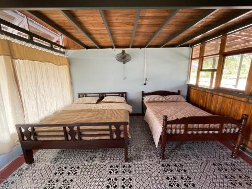 Nhà nguyên căn Vành Khuyên và nhà Én