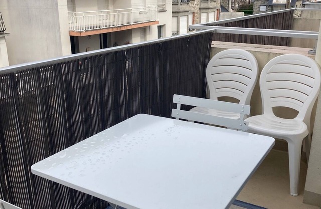 Nice 2-room apartment - 150 m from Grande Plage