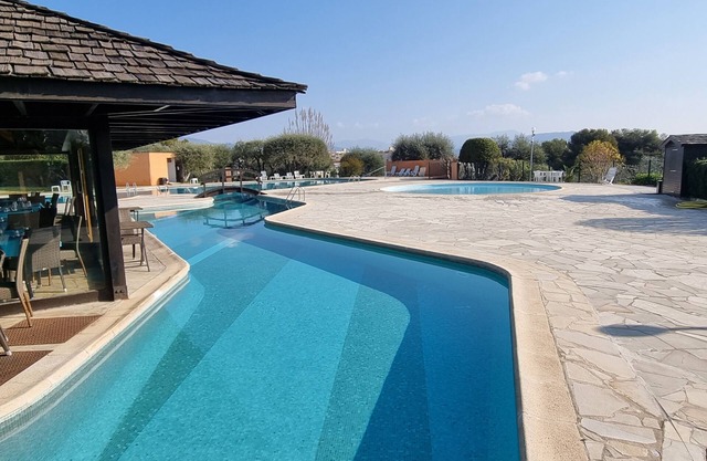 Nice 3 P. Panoramic view, Sea and Mountain.Pool. 10 mn from the beach and the PROM