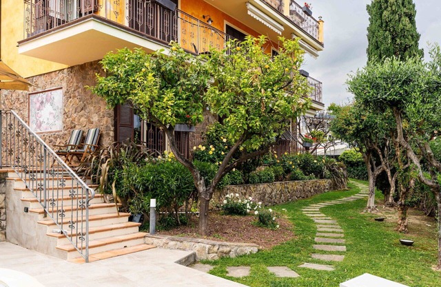 Nice apartment in villa for 5 people with A/C, WIFI, pool, terrace and pets allowed