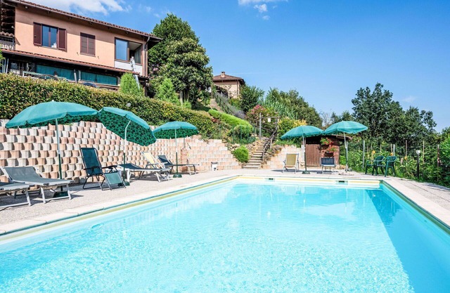 Nice apartment in villa for 4 people with pool, WIFI, TV, patio and pets allowed