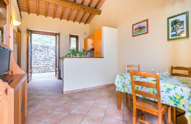 Nice apartment for 2 people with WIFI, pool, TV, terrace, pets allowed and panoramic view