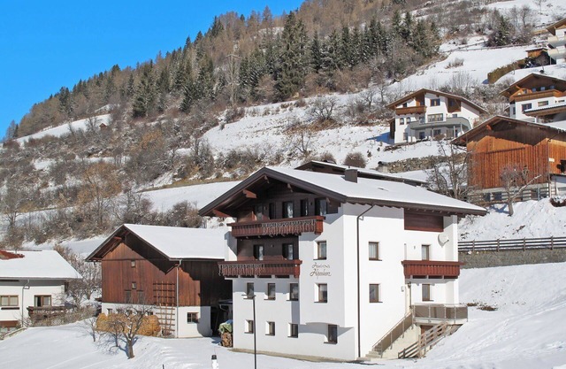 Nice apartment for 4 people with WIFI, TV and balcony