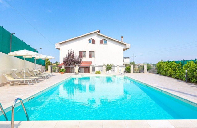 Nice apartment for 6 people with private pool, WIFI, A/C, TV, patio and pets allowed