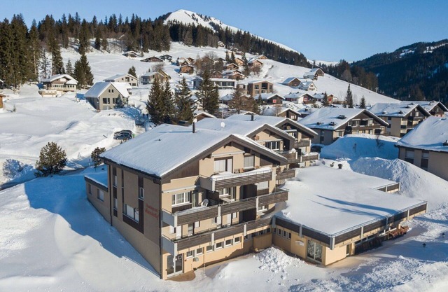 Nice apartment for 6 people with WIFI, TV, balcony and parking