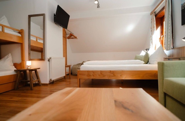 Nice apartment for 6 people with WIFI, TV, patio and pets allowed