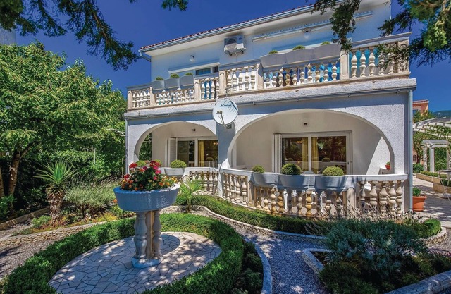 Nice apartment in Novi Vinodolski