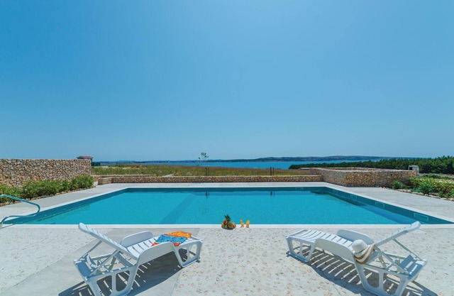 Nice apartment in Povljana with WiFi