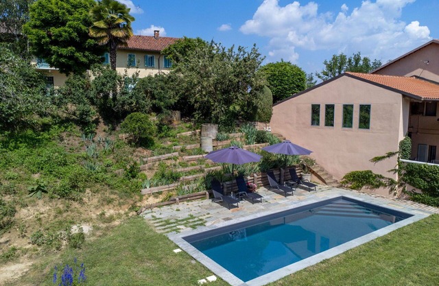 Nice apartment in villa for 3 people with pool, terrace and pets allowed