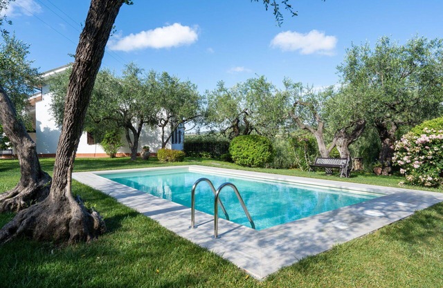 Nice apartment in villa with pool, A/C, WIFI, TV, patio, pets allowed and panoramic view