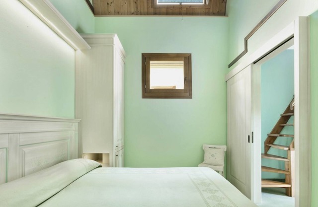 Nice apartment on the ground floor with sea view of about 45 m2 equipped with air conditioning and wi fi connection, composed of a living room with equipped kitchenette, fridge and flat-screen television.It can be on one level or with a mezzanineA double
