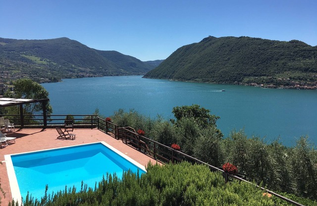 NICE APARTMENT WITH POOL, BEAUTIFUL LAKE VIEW CIN IT017169C2I33X8FKI
