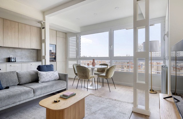 Nice Bernabéu 2BR w/Rooftop Pool & Doorman, by Blueground