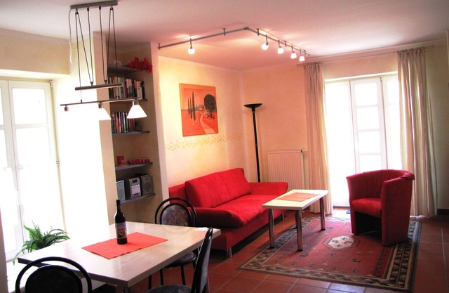 Nice holdidayflat at ground floor with seperate entrance, terace, 400 m to beach