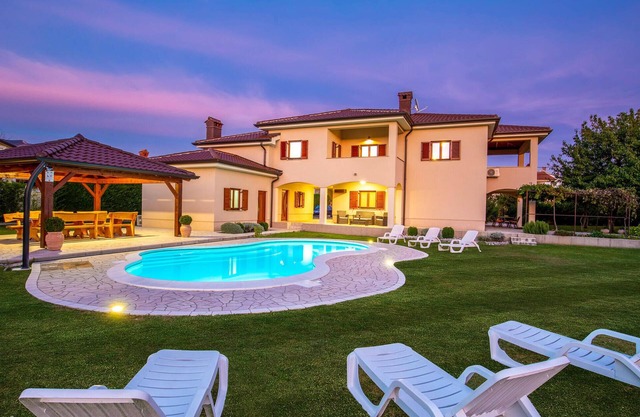 Nice home in Drazice with WiFi