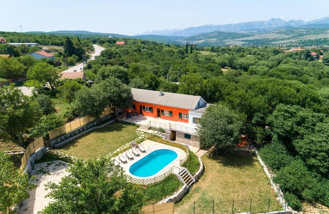 Nice home in Kastel Zegarski with WiFi