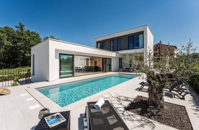 Nice home in Porec with WiFi