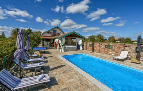 Nice Home In Prugovac With Sauna