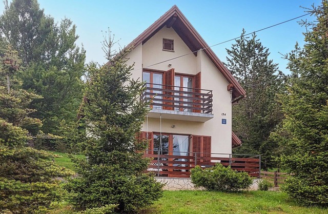 Nice home in Ravna Gora with WiFi