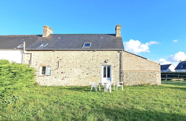 Nice home in Saint Marcouf with WiFi