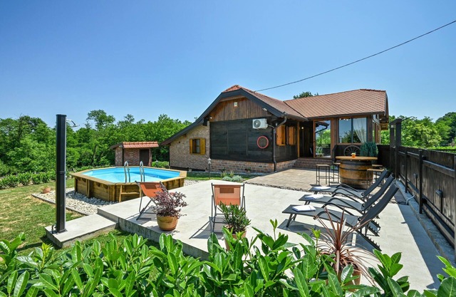 Nice home in Vrbovec with kitchen