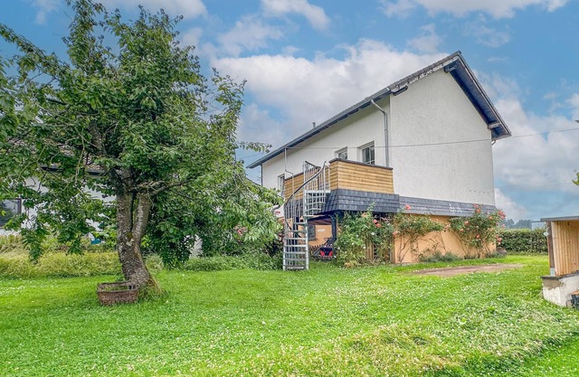 Nice house with garden and children's facilities