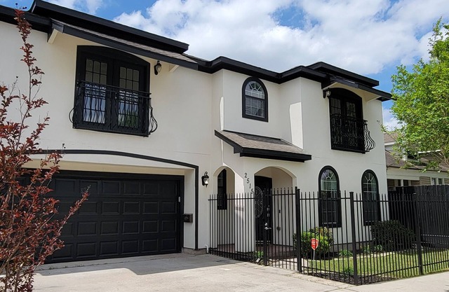 Nice Villa in Downtown/Heights/Northside/7 bed, 4 bedroom, 2.5 bath