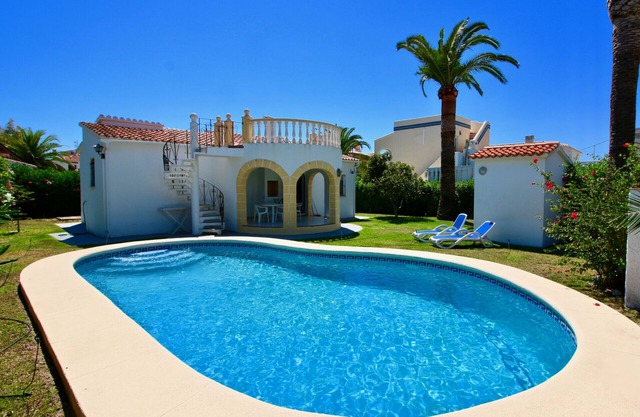 Nice villa next to the beach Almadrava FU