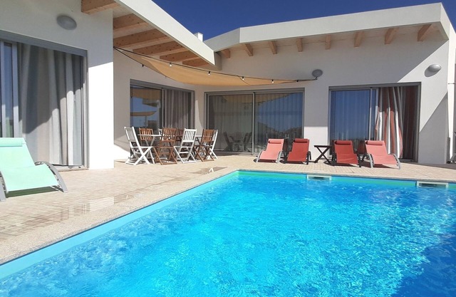 Nira Beach House Eleganc & Charm exclusive pool and sea view