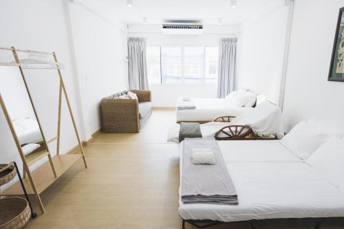 Nitichai place, Cozy 3-Storey Sukhumvit Stay